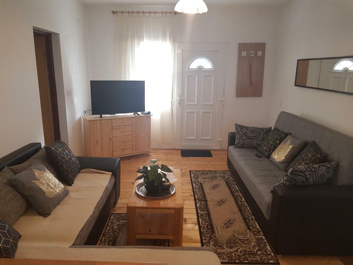 Apartmani Andrej Udbina Zewnętrze zdjęcie