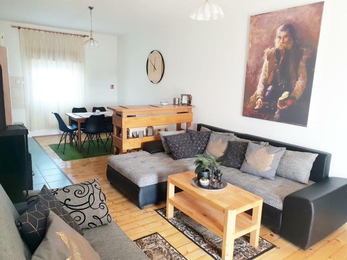 Apartmani Andrej Udbina Zewnętrze zdjęcie